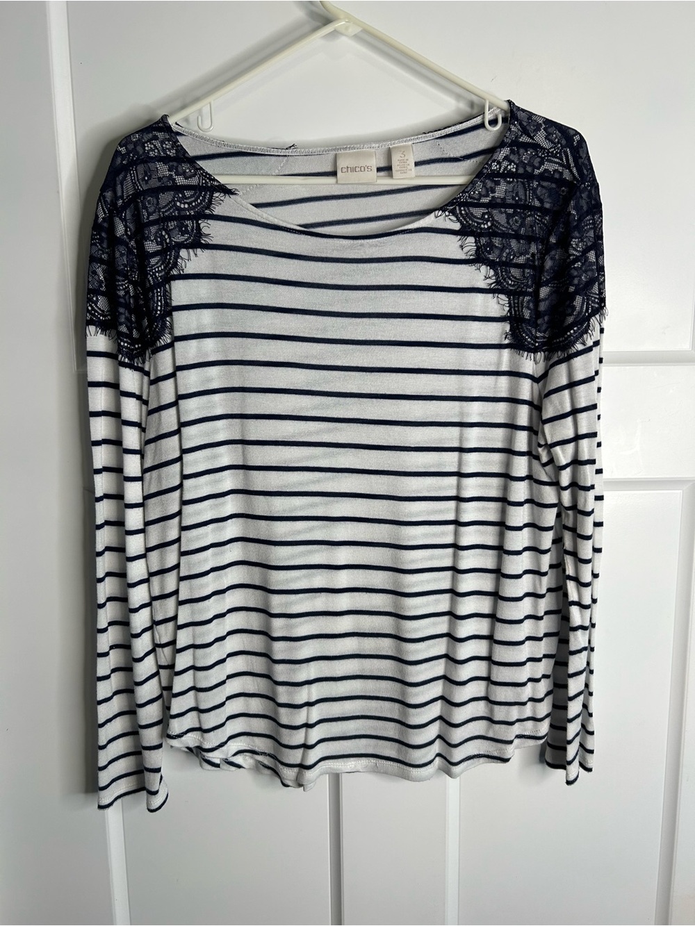 Chico’s Women’s 3/XL Long Sleeve Tee Navy White Striped Lace Shoulders 3285